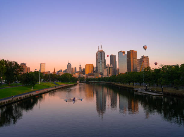 メルボルン-オーストラリア。 - yarra river ストックフォトと画像