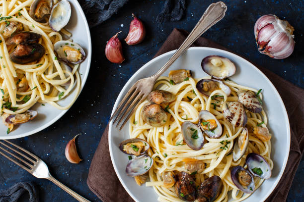 linguini with clams - amêijoa marisco imagens e fotografias de stock