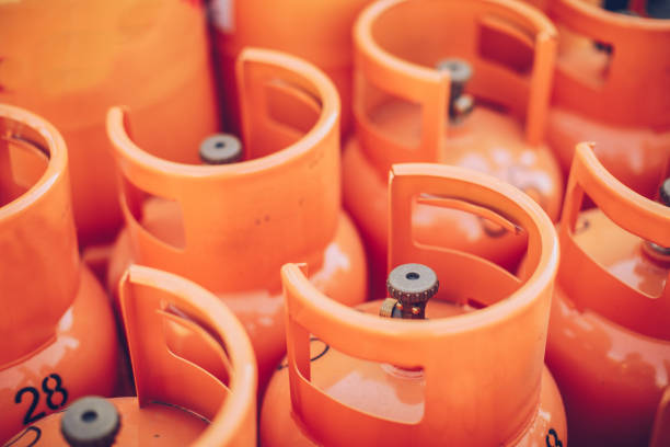 tanques de lpg de naranja - cilindro fotos fotografías e imágenes de stock