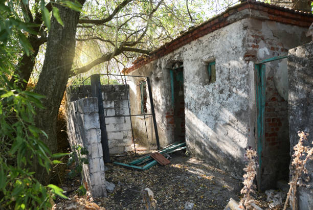 velhos abandonados arruinaram casa - poverty ugliness residential structure usa - fotografias e filmes do acervo