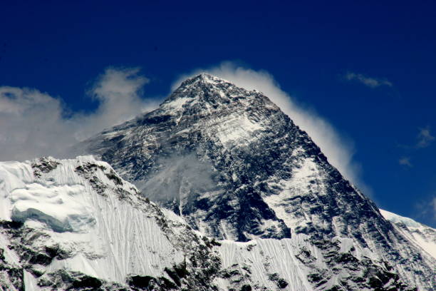 istock mount Everest from Kala Patar 1058740282