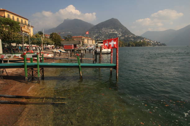 anleger en lugano - seepromenade fotografías e imágenes de stock