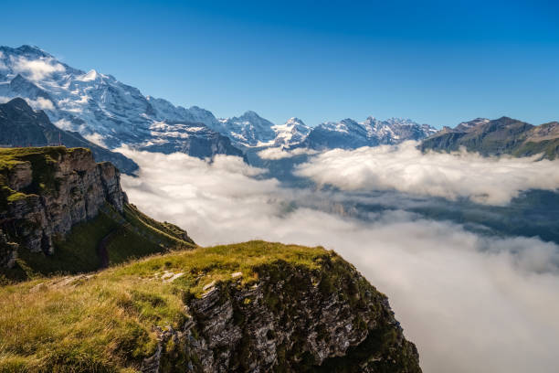 vista da mannlichen sulle alpi bernesi (berner oberland, svizzera) - jungfraujoch jungfrau bernese oberland monch foto e immagini stock