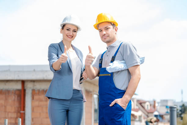 istock Architect and Construction worker on site giving thumbs-up 1058800980