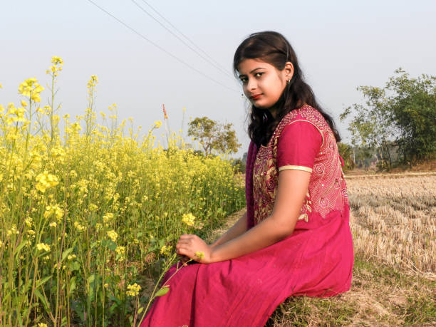 Indian Cute Girl Stock Photo - Download Image Now - Adult, Agricultural  Field, Autumn - iStock