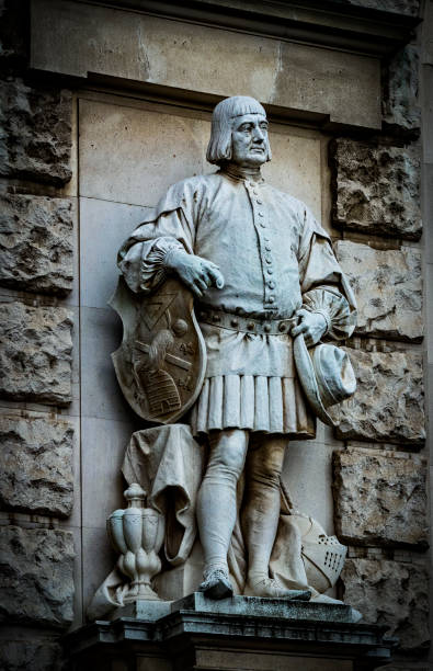 istock Statues adorning the facade 1058812996