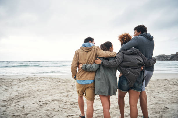 istock Hold onto good friends 1058828084