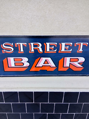 Message with the text 'street bar'