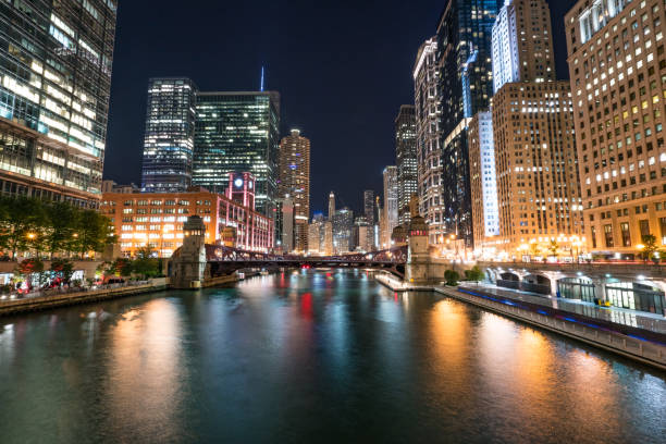 istock Chicago City Skyline 1058885350