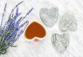 aromatisierter-tee-und-blauen-lavendel.jpg?b=1&s=170x170&k=20&c=ea1hh_EIHcFMNI2-XvkazcF29McjxVXAx6l5y8S6gTs=
