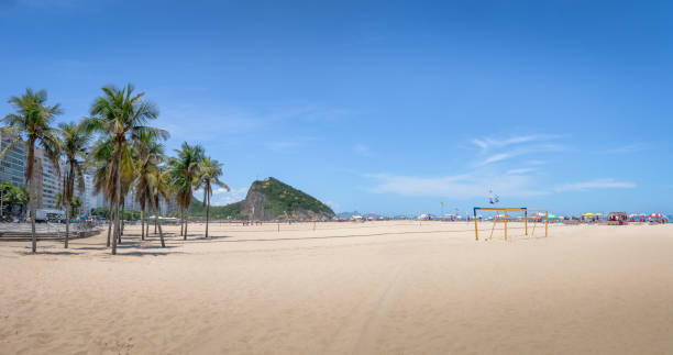 copacabana beach - rio de janeiro, brazil - rio de janeiro avenue downtown district panoramic imagens e fotografias de stock