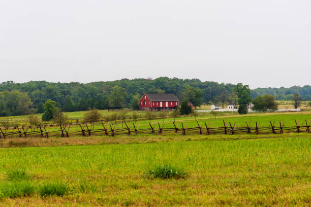 istock Red Barn on Gettysburg Battlefield 1058936394