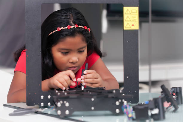 young girl, 8 year old assembling a 3d printer kit for stem summer camp - child prodigy imagens e fotografias de stock