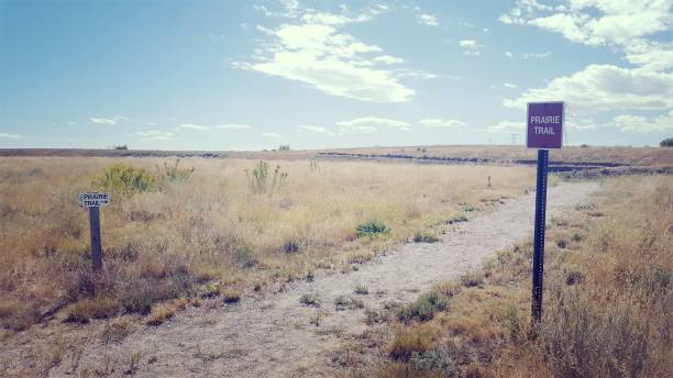 istock Prairie Trail du Rocky Mountain Arsenal National Refuge 1058978024