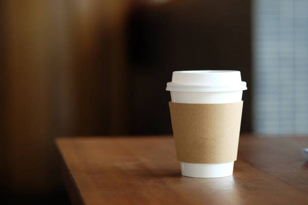 brown coffee paper cup. - coffee coffee cup cup paper imagens e fotografias de stock