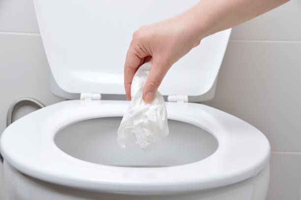 wc-schüssel - tissue crumpled toilet paper paper stock-fotos und bilder