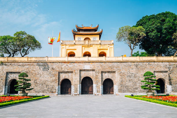 thang long imperial city in hanoi, vietnam - feudalism imagens e fotografias de stock