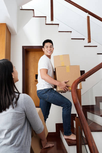 istock Couple miving in 1059052704