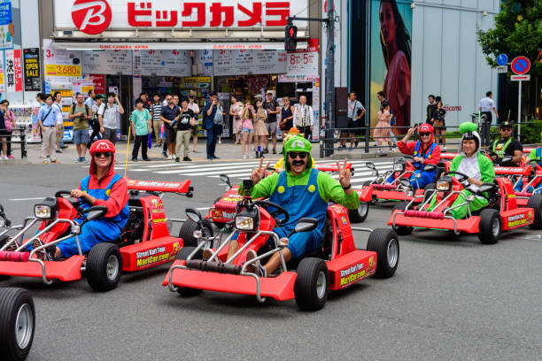 kart fahren bei tokyo straßen - car driving transportation tokyo prefecture stock-fotos und bilder