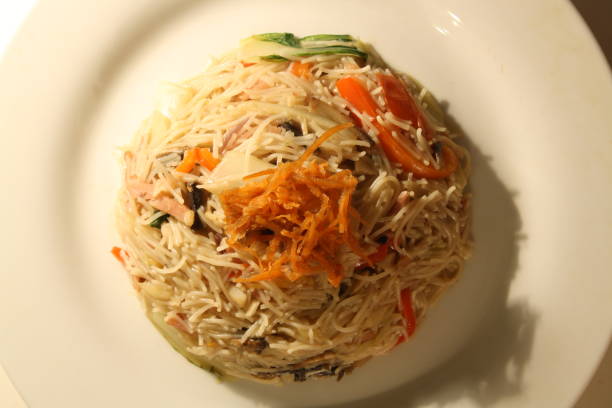 istock Stir fried asian vermicelli bee hoon plating 1059094576