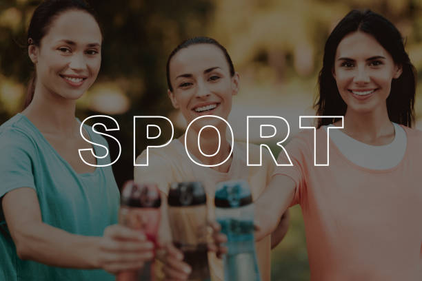 sports bottle. three girls. pregnant. sportswear. - child women outdoors mother imagens e fotografias de stock