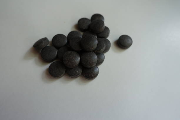 istock Small round black pills of chelated iron in a heap 1059115478
