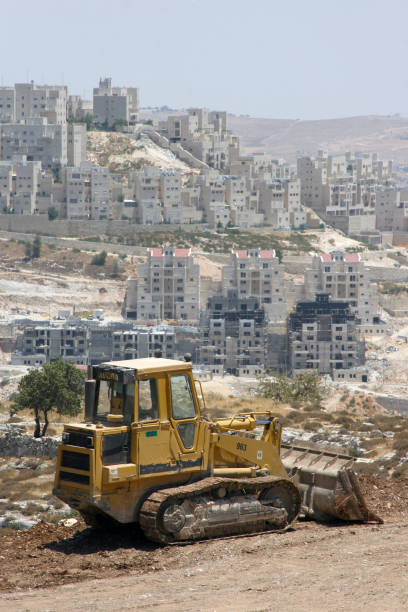 construção de assentamentos israelenses. - muro da cisjordânia fotos - fotografias e filmes do acervo