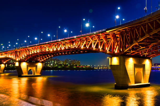 istock VD702 Night view of Seongsu Bridge 1059154144
