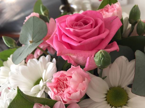 istock Pretty bouquet of flowers 1059156538
