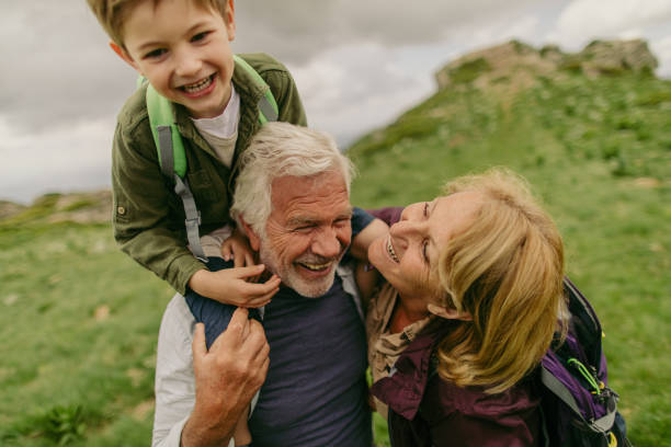 wędrówki z dziadkami - family grandmother multi generation family nature zdjęcia i obrazy z banku zdjęć