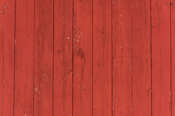 fond de planches et madriers verticaux porte de grange rouge oxblood - snow house color image horizontal photos et images de collection