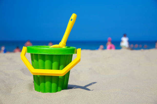 istock Yellow plastic spade and green bucket 1059237314