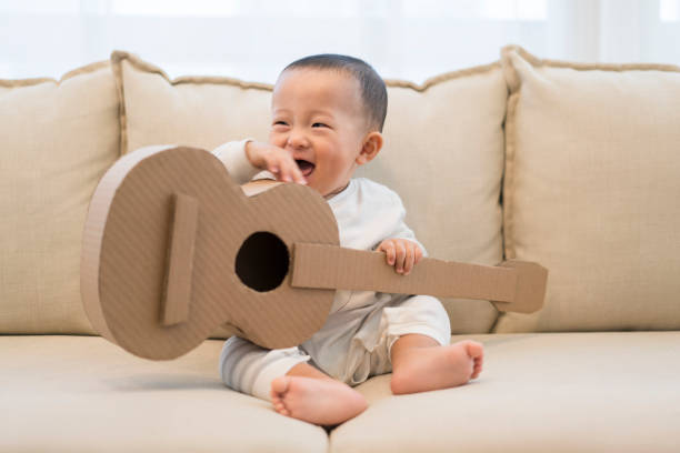 music - toddler music asian ethnicity child imagens e fotografias de stock