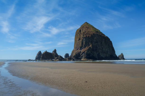 istock Cannon Beach and Haystack Rock, Oregon, Pacific Northwest, USA. 1059254572