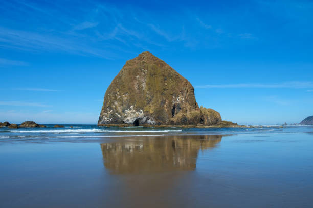 istock Cannon Beach and Haystack Rock, Oregon, Pacific Northwest, USA. 1059256432