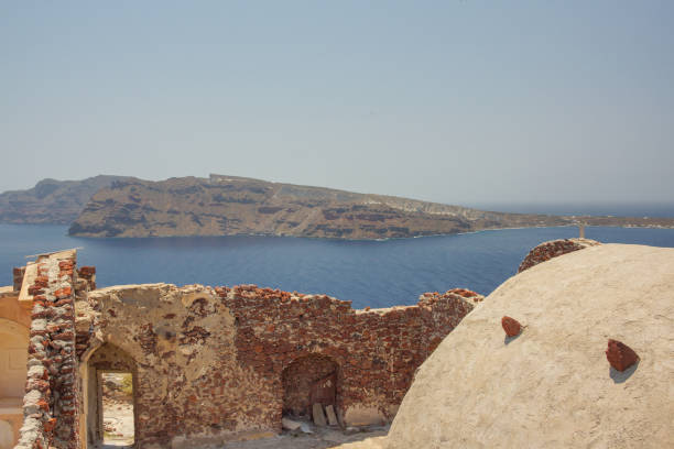 istock Charming views of Santorini 1059258042