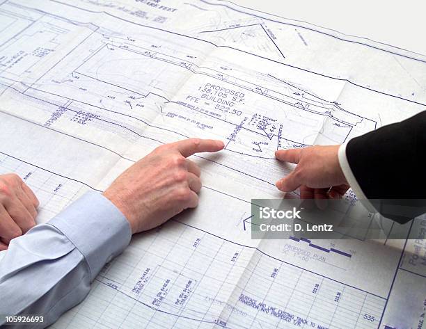 손으로 가리키는 청사진 가리키기에 대한 스톡 사진 및 기타 이미지 - 가리키기, 건설 산업, 계획