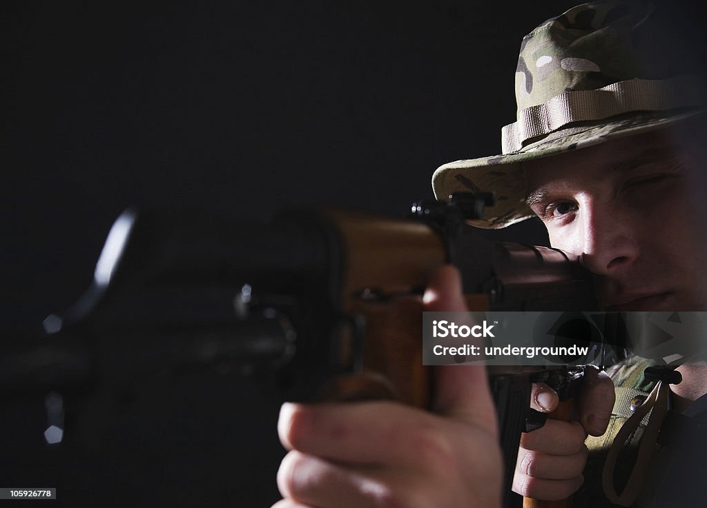 Soldado objetivo Kalashnikov - Foto de stock de AK-47 royalty-free