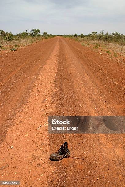 Кроссовки В Середине Road — стоковые фотографии и другие картинки Австралия - Австралазия - Австралия - Австралазия, Без людей, Буш