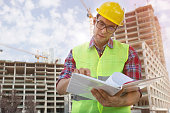 jung-ingenieur-portrait-mit-bau-website-und-kran-hintergrund.jpg?b=1&s=170x170&k=20&c=NzF525D8HpglGbbuWBrA-RH3-Uhn4EISaV_K7Wn4--U=