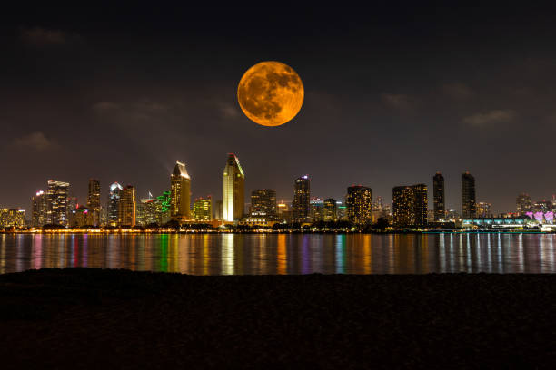 full moon san diego skyline - night downtown district north america san diego california imagens e fotografias de stock