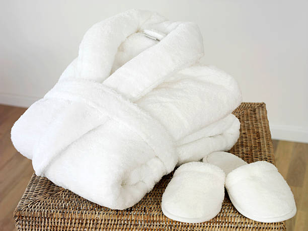 forniture spa - bathrobe foto e immagini stock