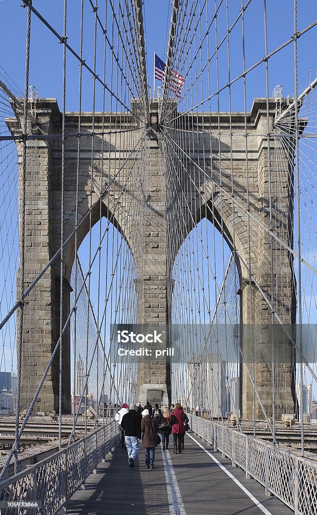 Fuß über die Brooklyn Bridge - Lizenzfrei Amerikanische Kontinente und Regionen Stock-Foto