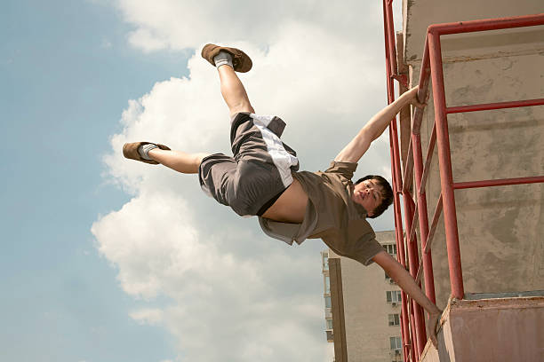 Parkour Teenager carries out dangerous exercises free running stock pictures, royalty-free photos & images