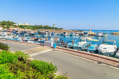 blick-auf-die-boote-im-hafen-in-protaras