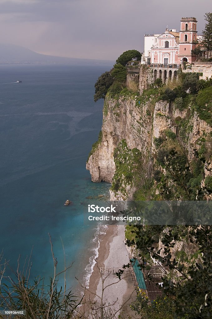 Costa sorrentina Cattedrale di Chiesa dell'Annunciazione - Foto stock royalty-free di Ambientazione esterna