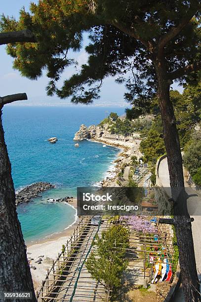 Costa Sorrentinavista Della Spiaggia Vico Equense - Fotografie stock e altre immagini di Ambientazione esterna