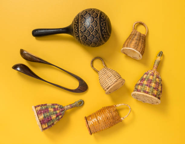 традиционные ударные инструменты на желтом фоне - indigenous culture audio стоковые фото и изображения