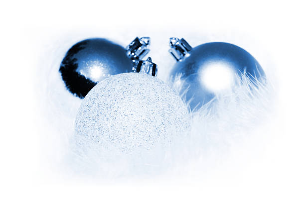 blue decorações comuns de natal em um fundo branco macio - snow fake snow isolated christmas ornament - fotografias e filmes do acervo