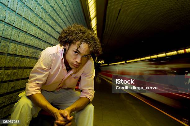 Ubahnstation Stockfoto und mehr Bilder von Eisenbahn - Eisenbahn, Geschwindigkeit, Kind